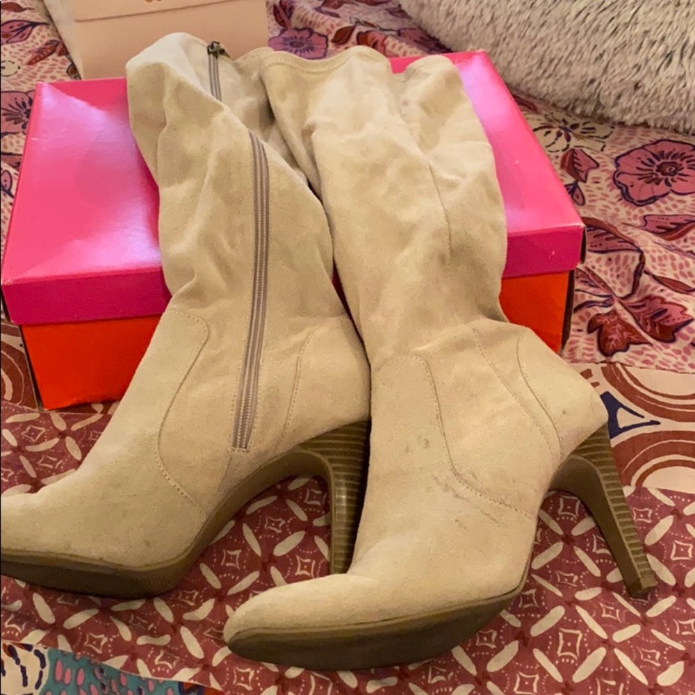 Isaac Mizrahi: 3.5” heel. Knee high. Side zip